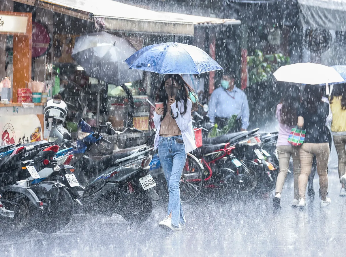 注意雷击及强阵风19县市大雨特报恐一路下到晚上