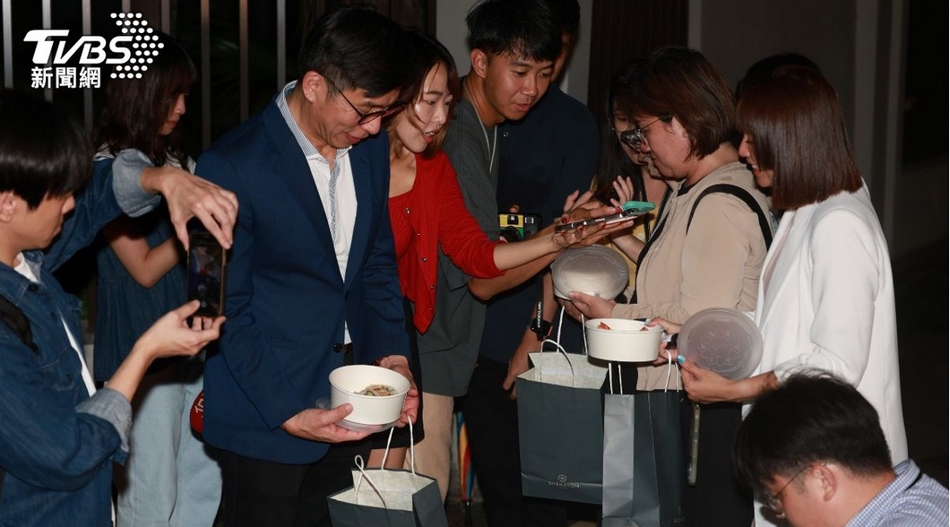 總統宴請綠委菜色曝！現場展示「壽司便當」　討論聚焦民生議題